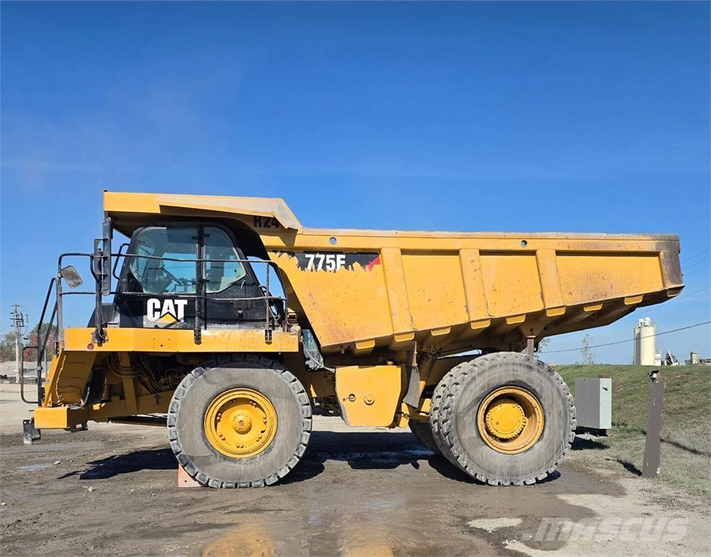 CAT 775F Зчленовані самоскиди