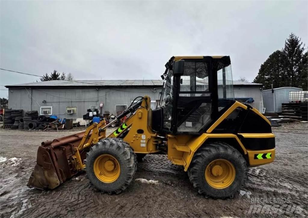 CAT 906 Фронтальні навантажувачі
