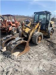 CAT 906H2 Фронтальні навантажувачі