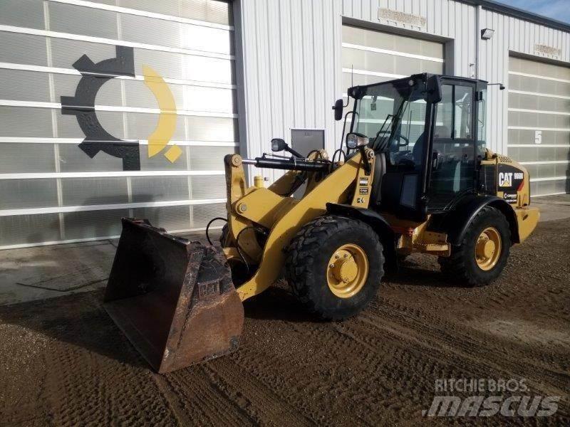 CAT 906M Фронтальні навантажувачі