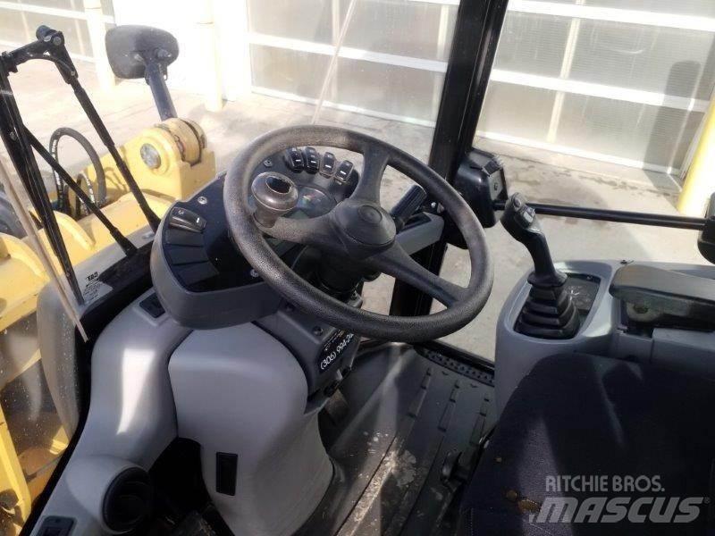 CAT 906M Фронтальні навантажувачі
