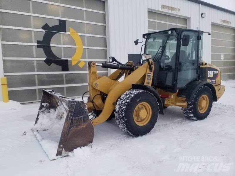 CAT 906M Фронтальні навантажувачі