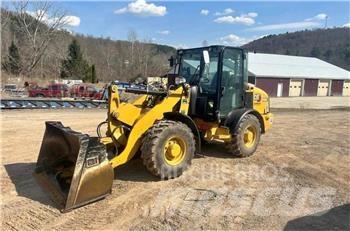 CAT 906M Фронтальні навантажувачі