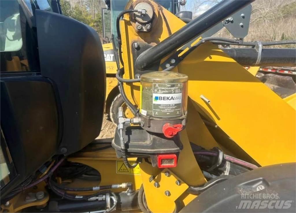 CAT 906M Фронтальні навантажувачі
