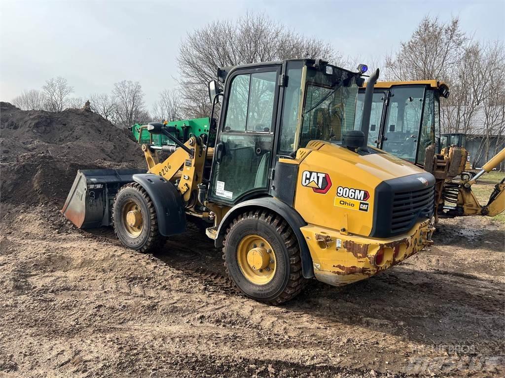 CAT 906M Фронтальні навантажувачі