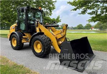 CAT 908M Фронтальні навантажувачі