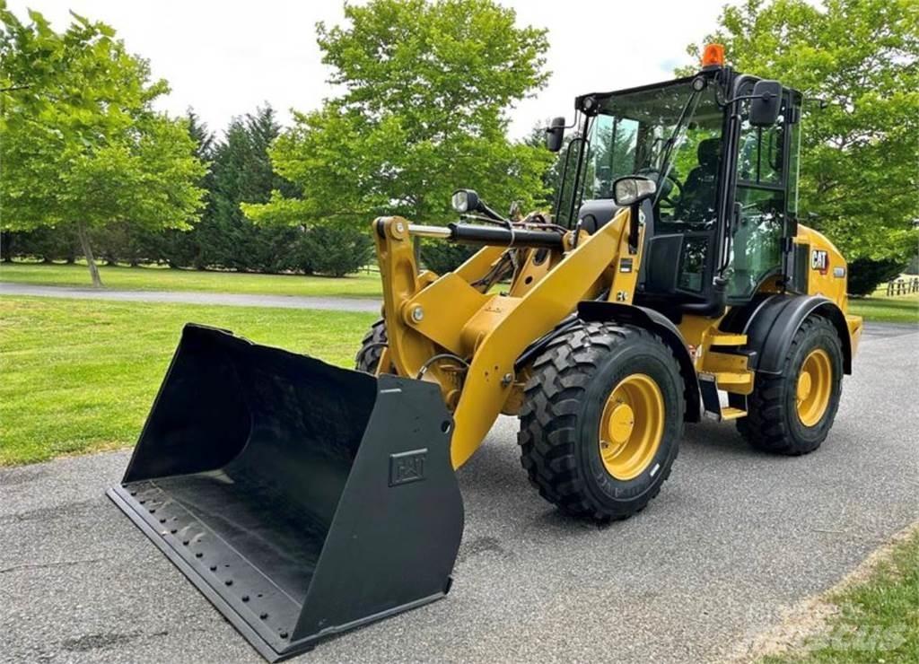 CAT 908M Фронтальні навантажувачі