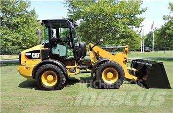 CAT 908M Фронтальні навантажувачі