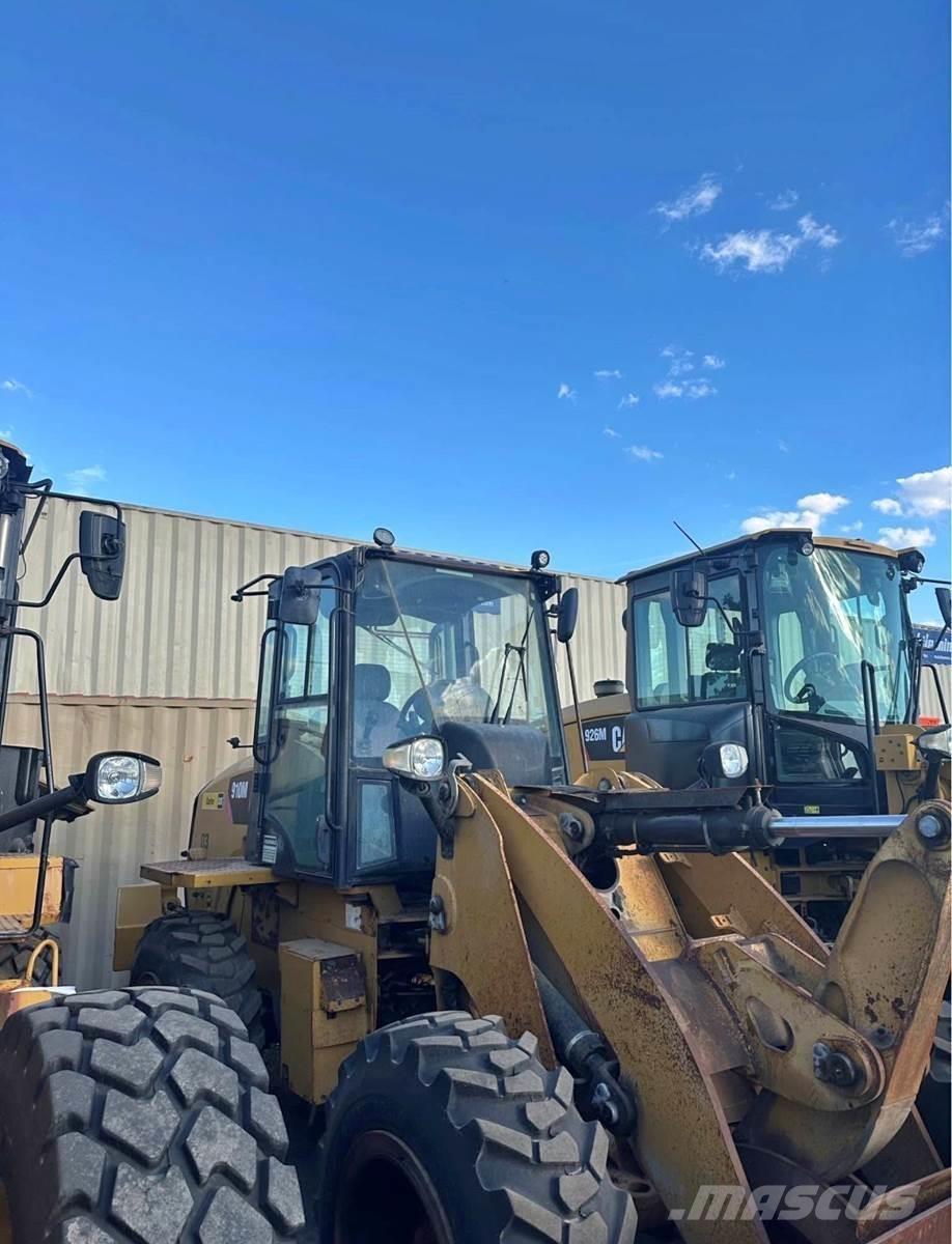 CAT 910M Фронтальні навантажувачі