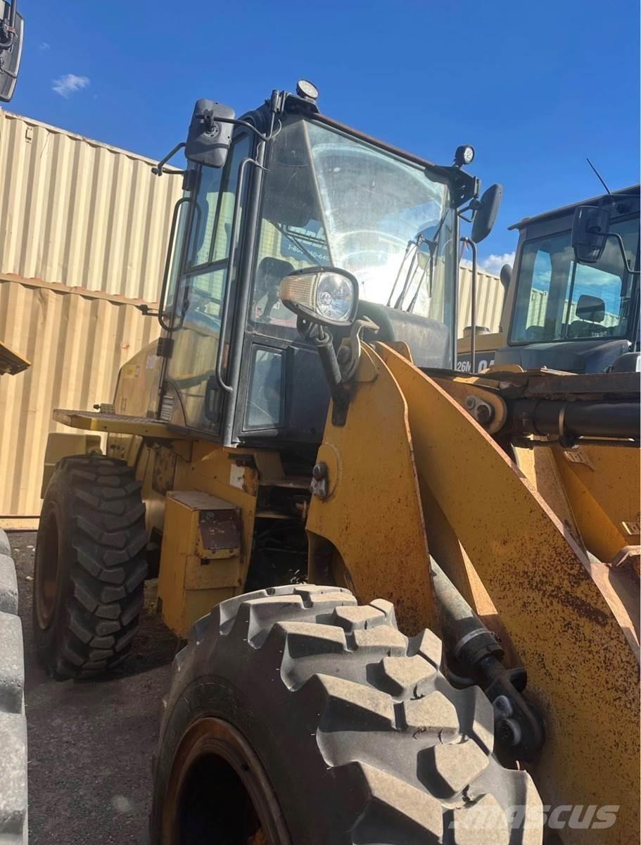 CAT 910M Фронтальні навантажувачі