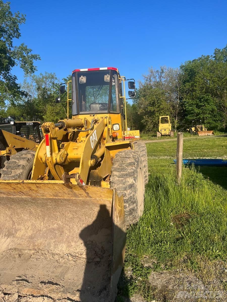 CAT 916 Фронтальні навантажувачі