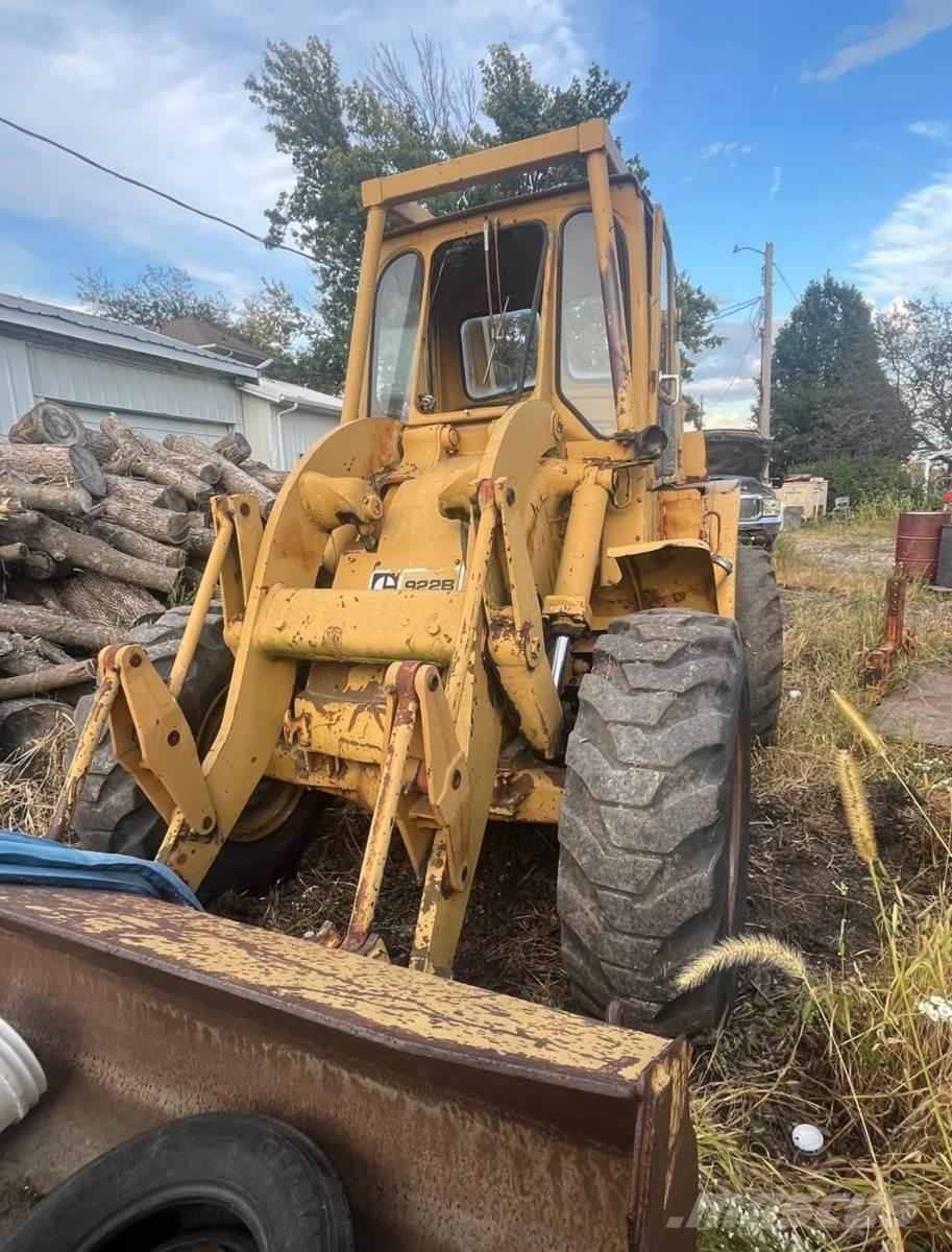 CAT 922B Фронтальні навантажувачі