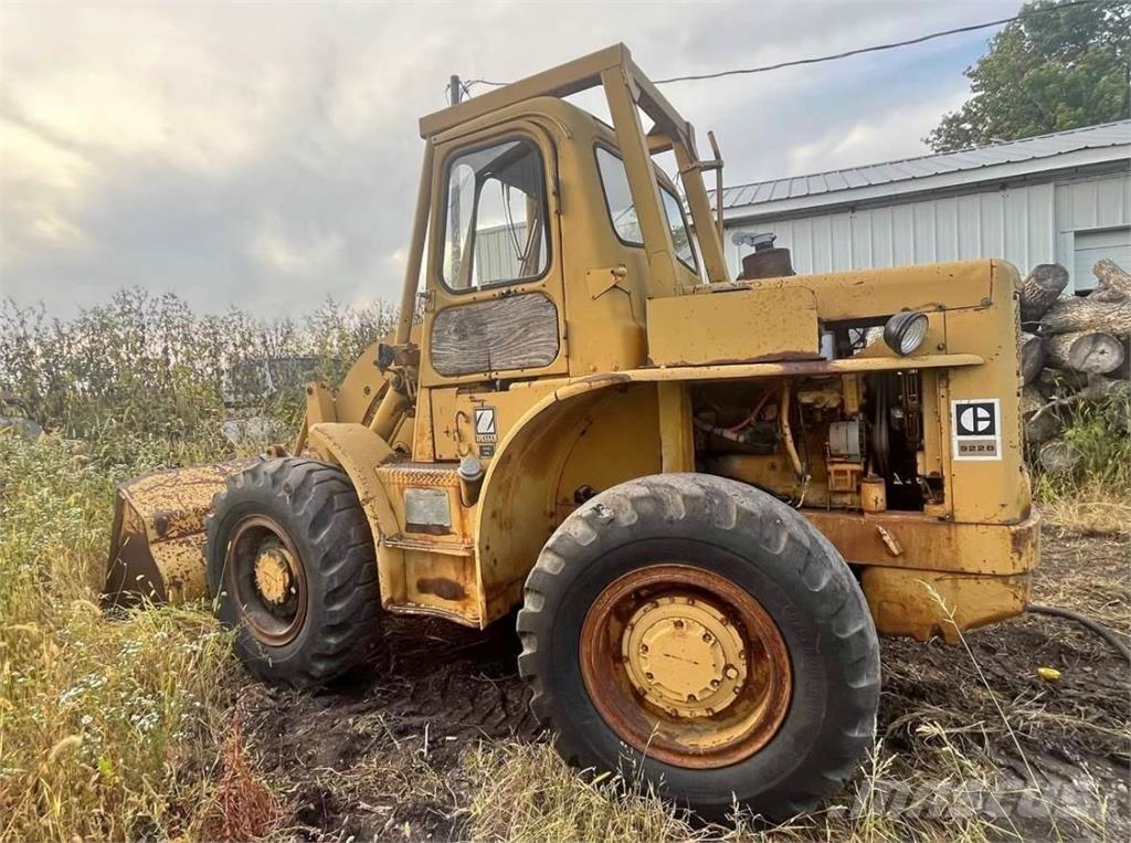 CAT 922B Фронтальні навантажувачі