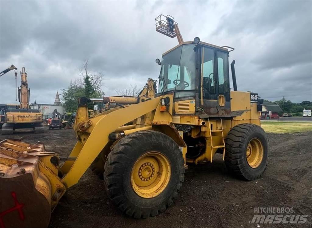 CAT 924F Фронтальні навантажувачі