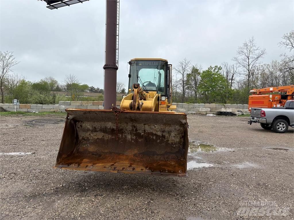 CAT 924F Фронтальні навантажувачі