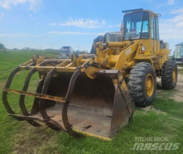 CAT 926E Фронтальні навантажувачі
