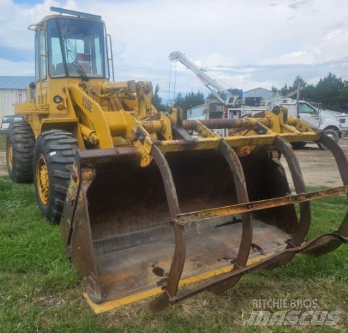 CAT 926E Фронтальні навантажувачі