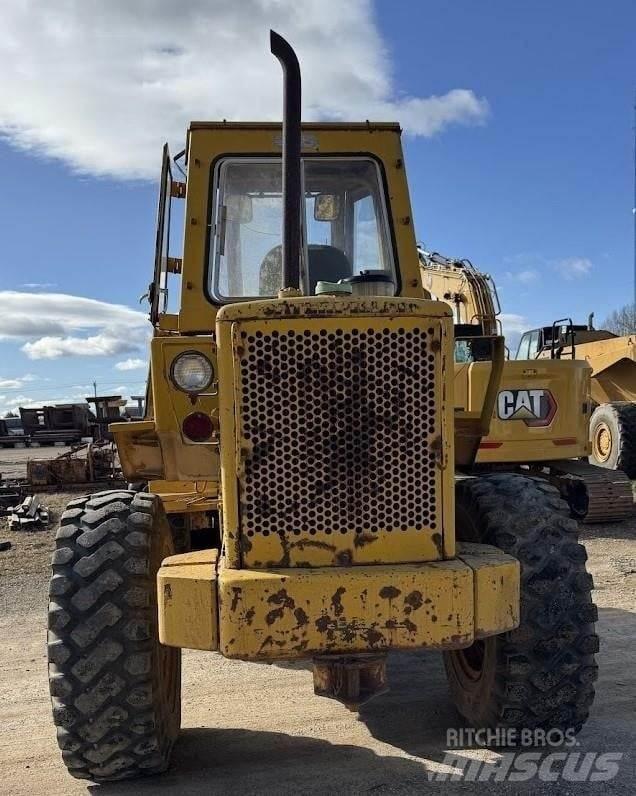 CAT 930 Фронтальні навантажувачі