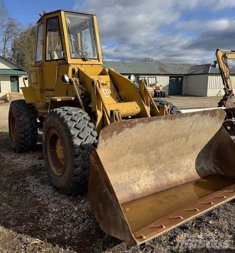 CAT 930 Фронтальні навантажувачі