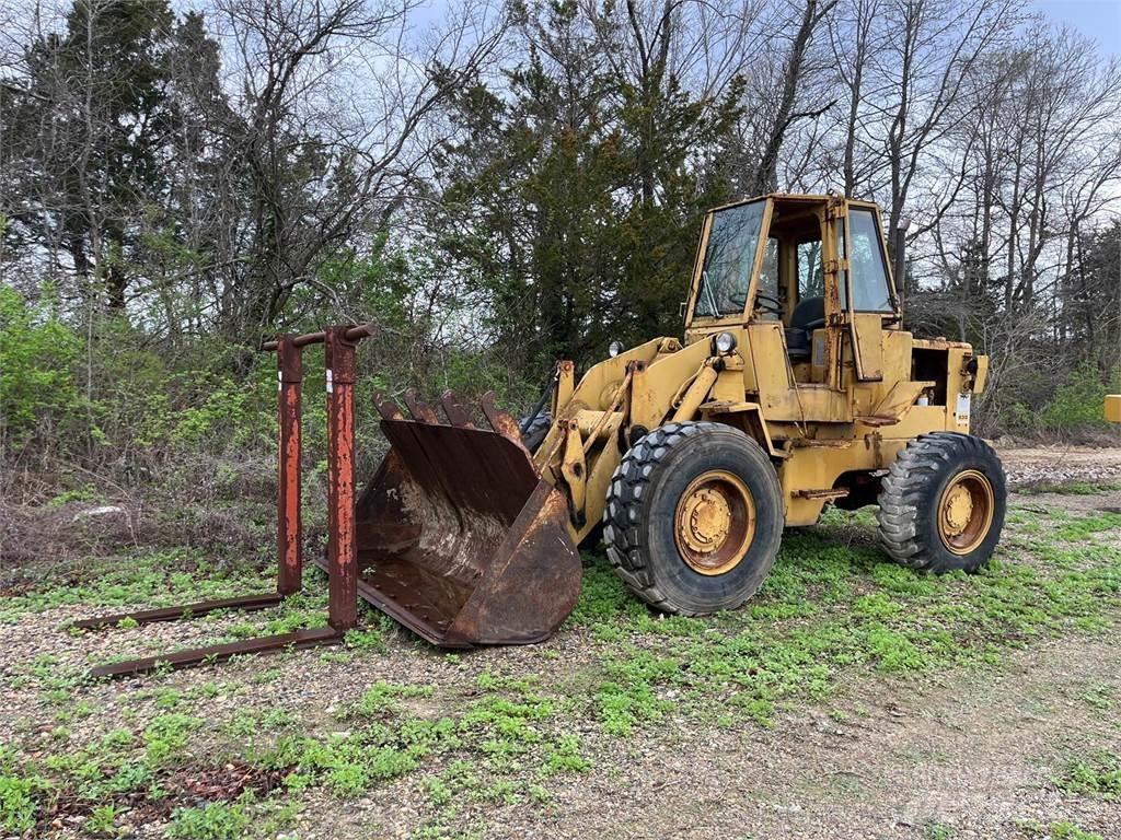 CAT 930 Фронтальні навантажувачі