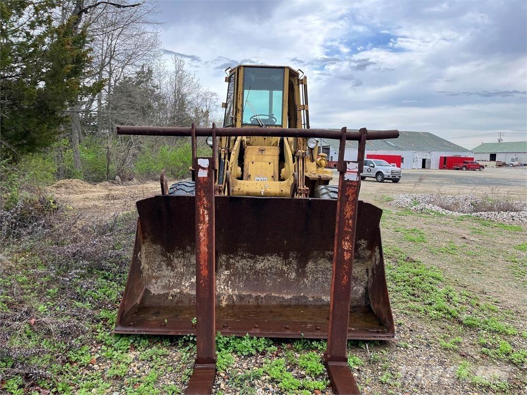 CAT 930 Фронтальні навантажувачі
