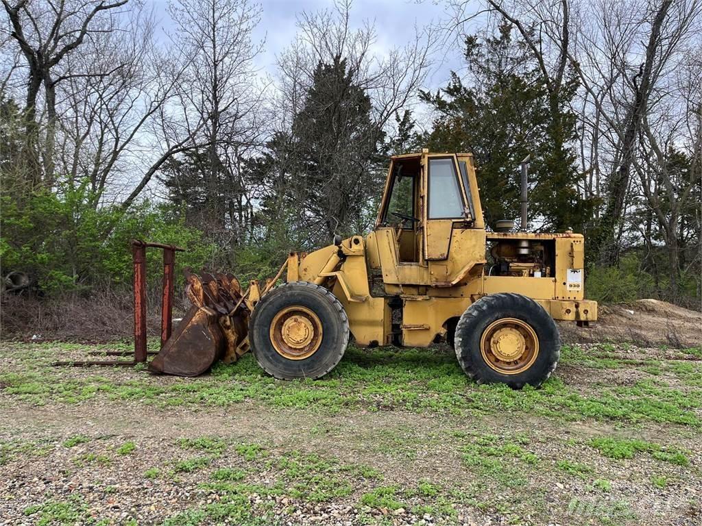 CAT 930 Фронтальні навантажувачі