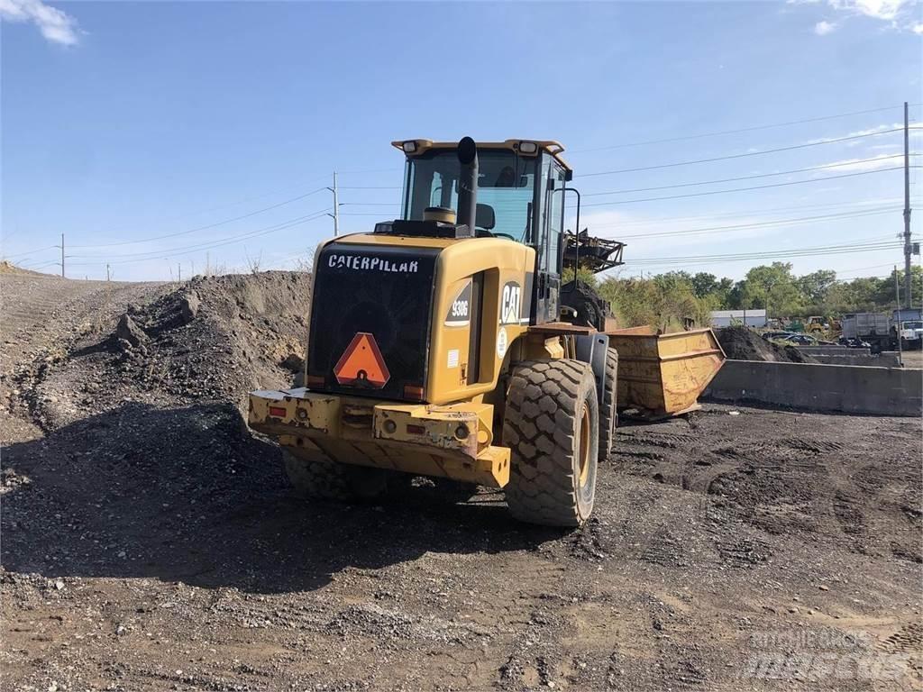 CAT 930G Фронтальні навантажувачі
