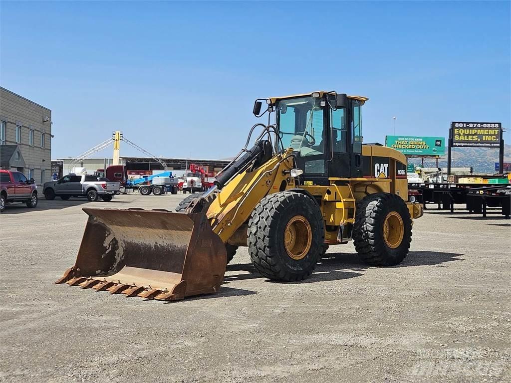 CAT 930G Фронтальні навантажувачі