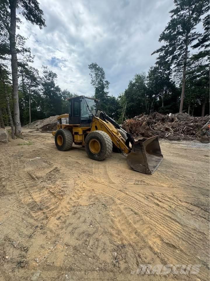 CAT 930G Фронтальні навантажувачі