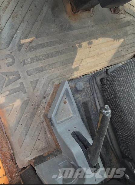 CAT 930G Фронтальні навантажувачі