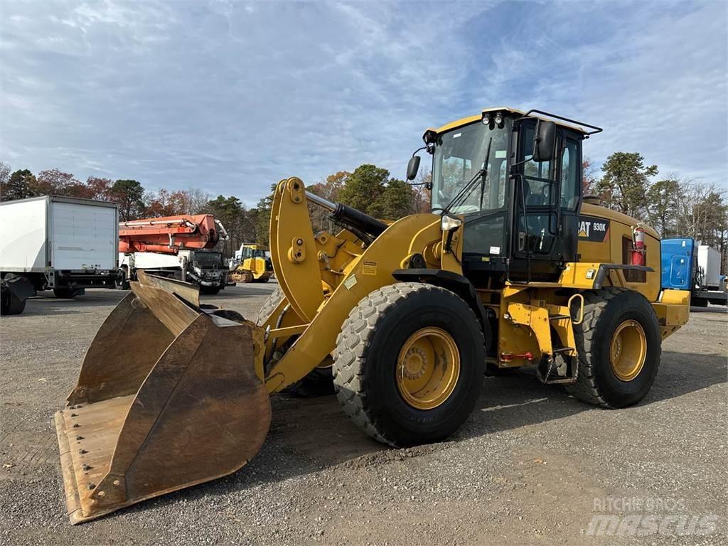 CAT 930K Фронтальні навантажувачі