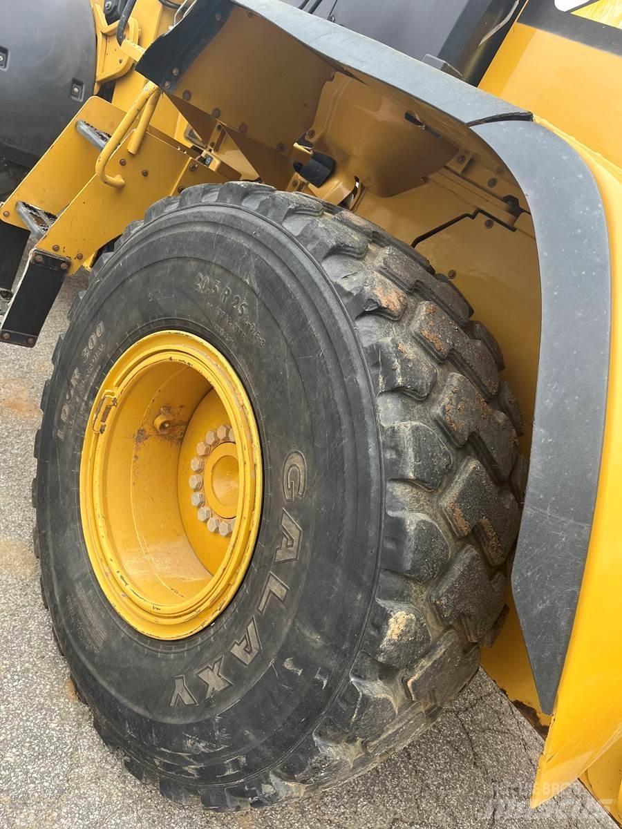 CAT 930K Фронтальні навантажувачі