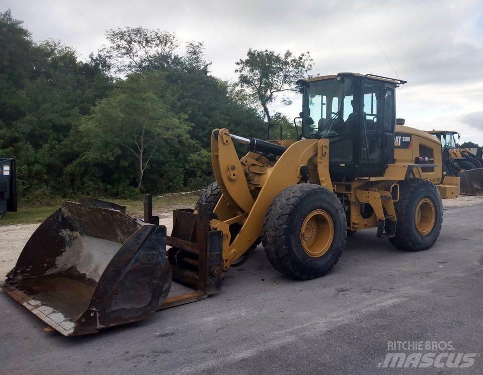 CAT 930M Фронтальні навантажувачі