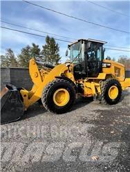 CAT 930M Фронтальні навантажувачі