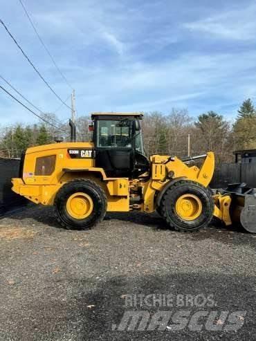 CAT 930M Фронтальні навантажувачі