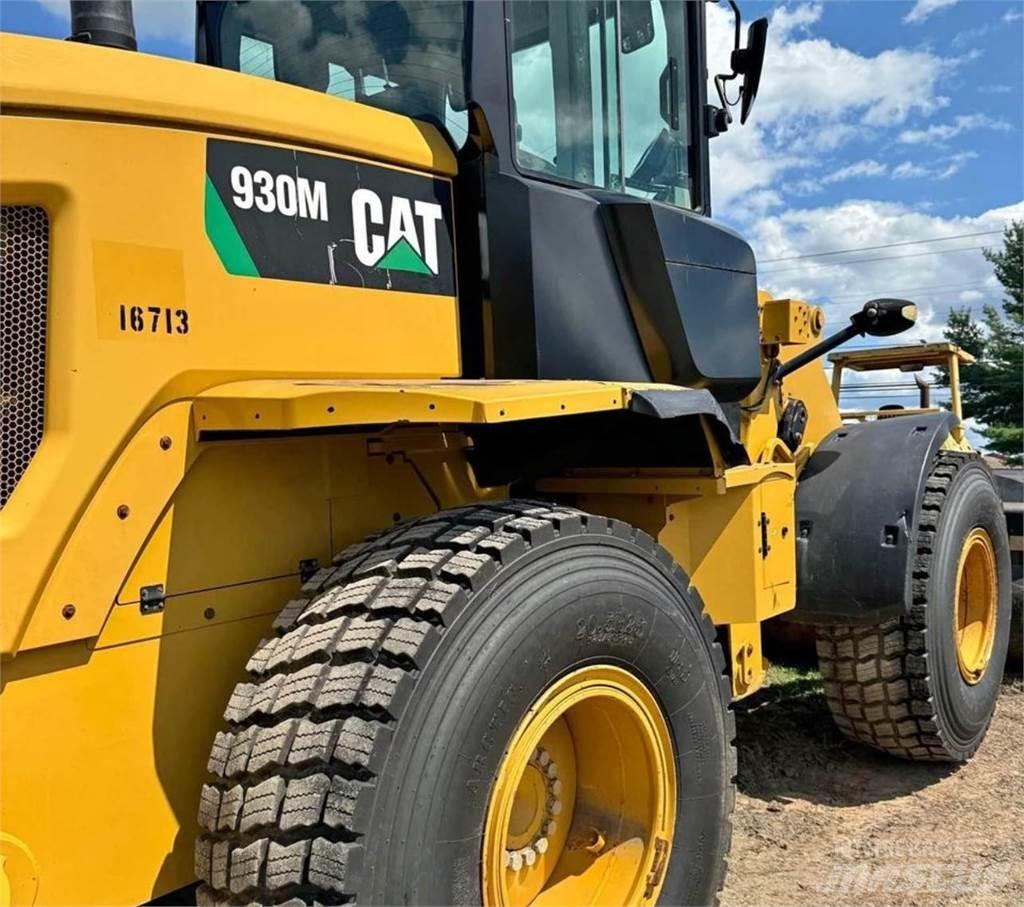 CAT 930M Фронтальні навантажувачі