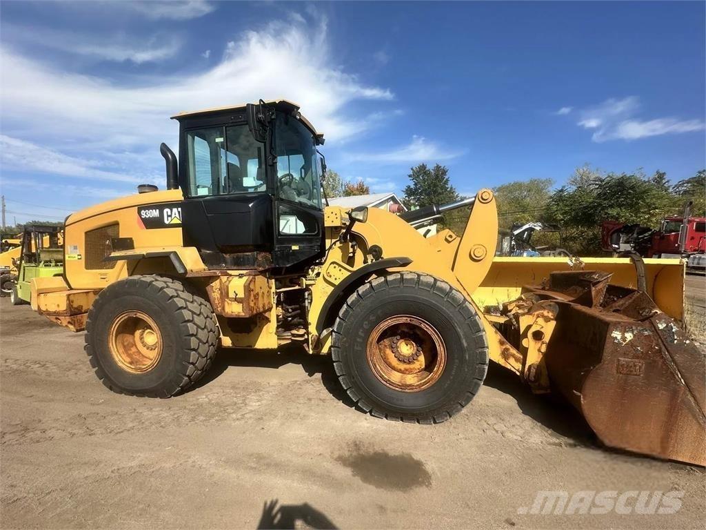CAT 930M Фронтальні навантажувачі