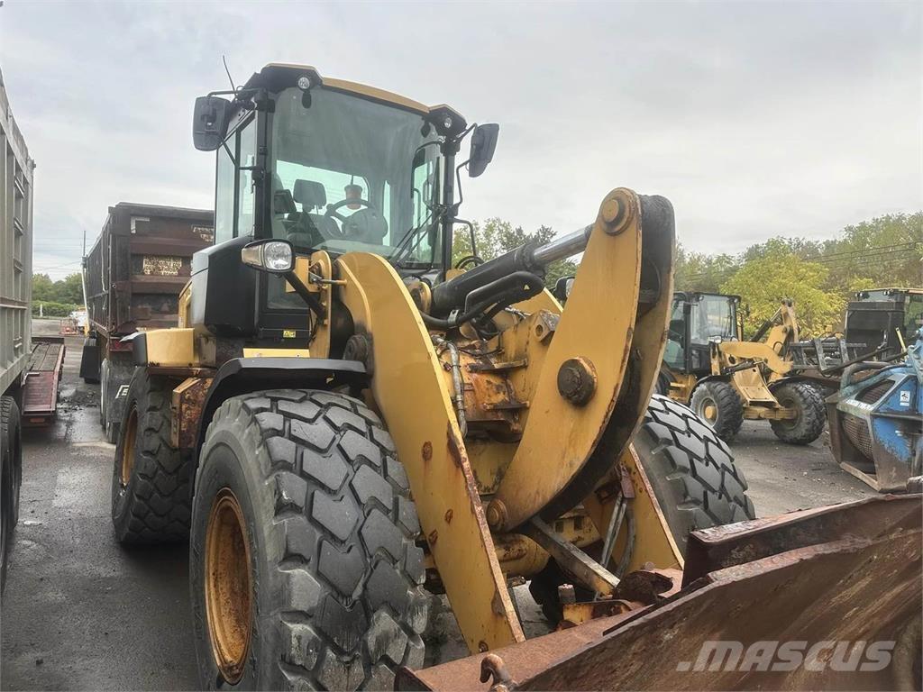CAT 930M Фронтальні навантажувачі