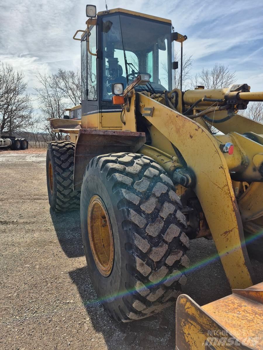 CAT 938F Фронтальні навантажувачі