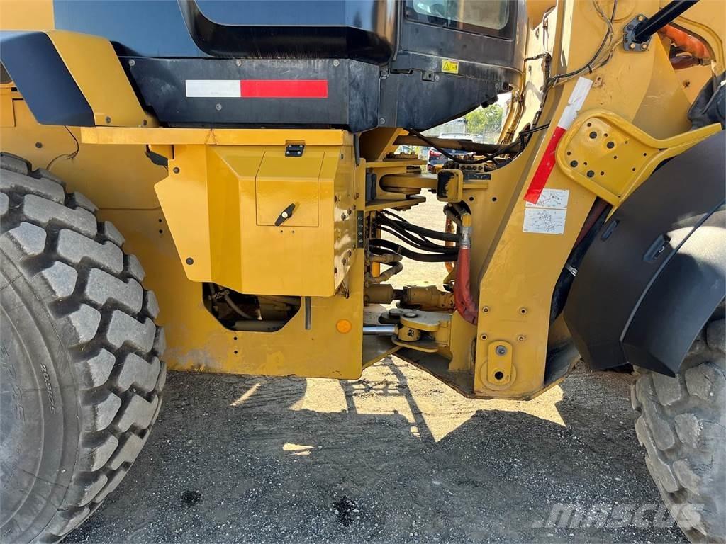 CAT 938M Фронтальні навантажувачі