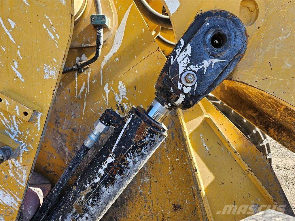 CAT 938M Фронтальні навантажувачі