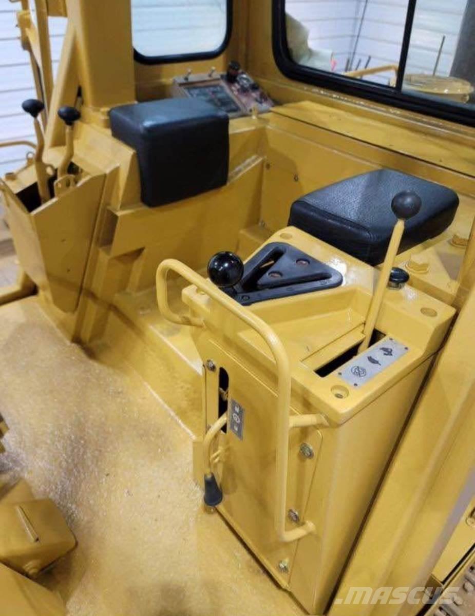 CAT 943 Гусеничні вантажники