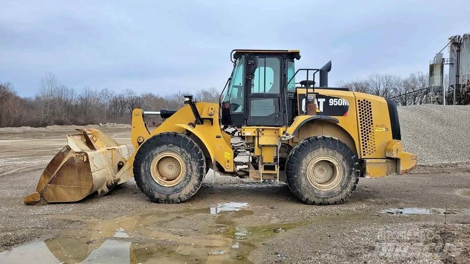 CAT 950M Фронтальні навантажувачі