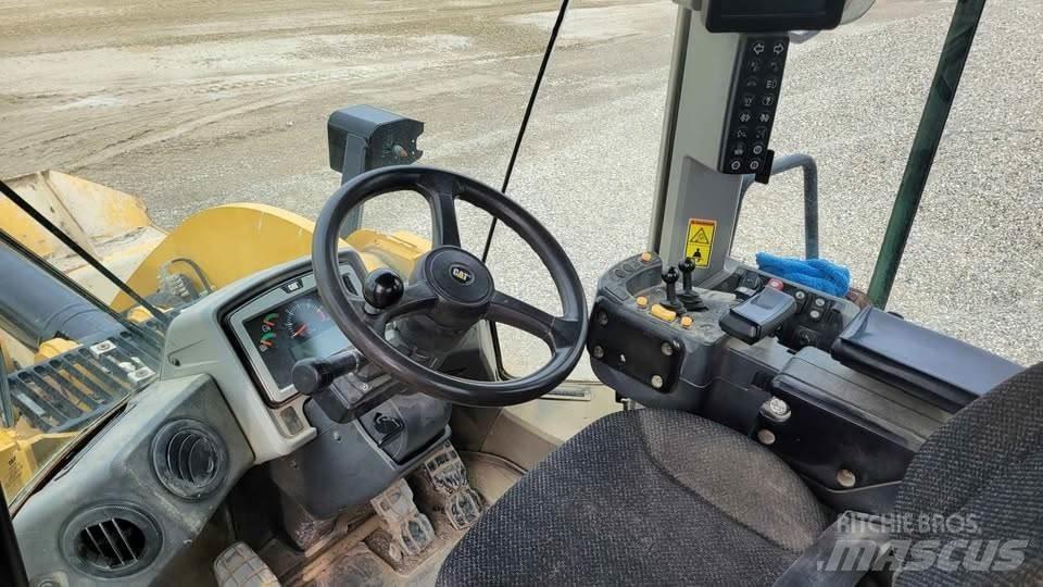 CAT 950M Фронтальні навантажувачі