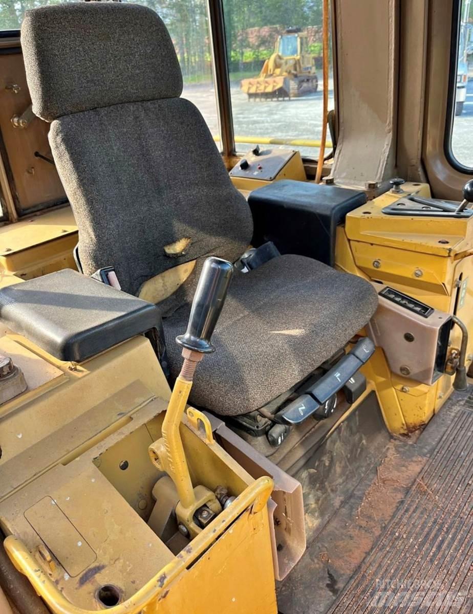 CAT 953B Гусеничні вантажники