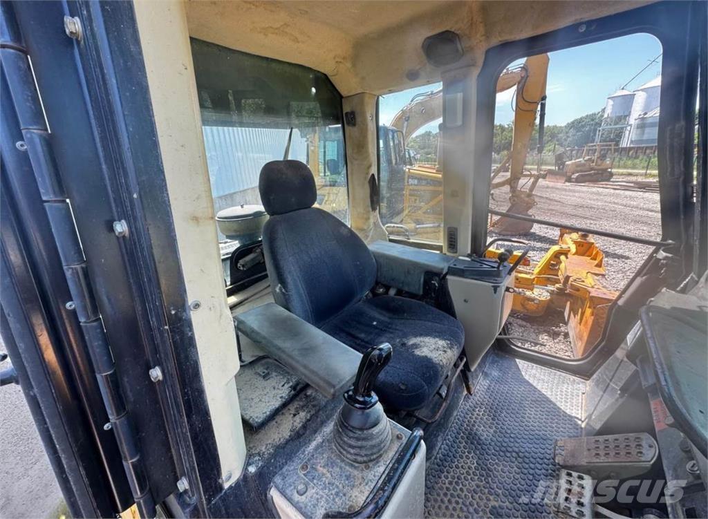 CAT 953C Гусеничні вантажники