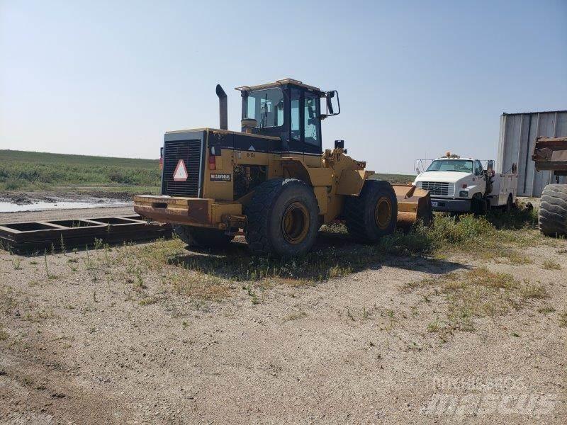 CAT 960F Фронтальні навантажувачі