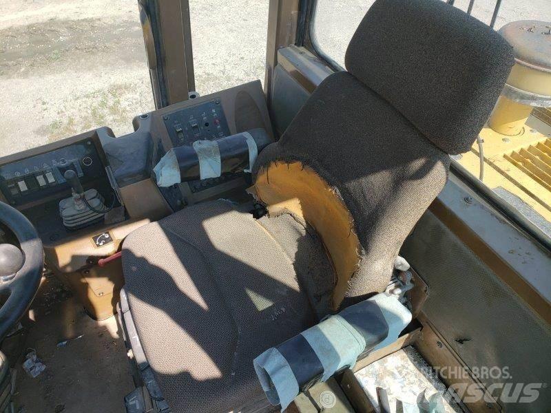 CAT 960F Фронтальні навантажувачі