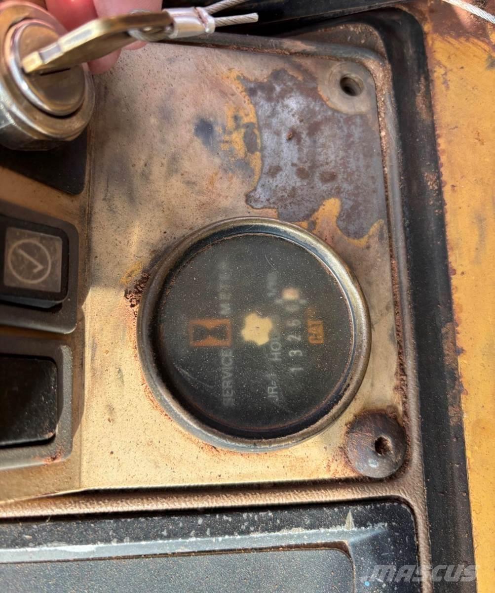 CAT 963B Гусеничні вантажники