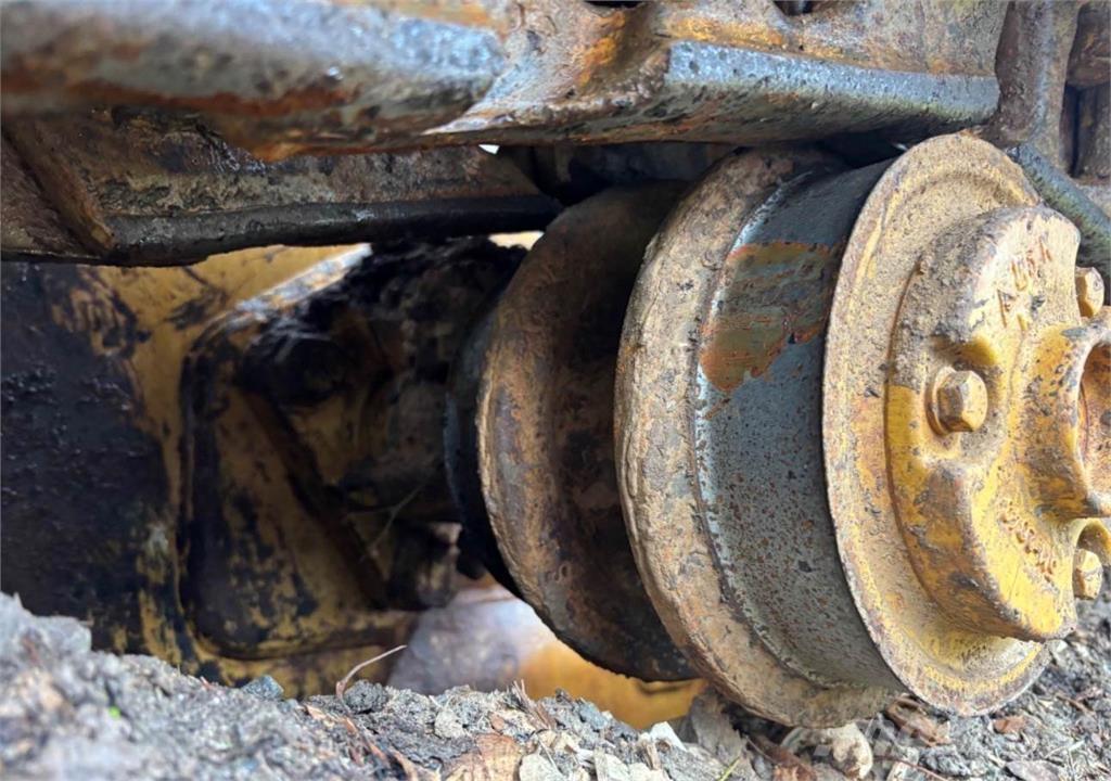 CAT 963B Гусеничні вантажники